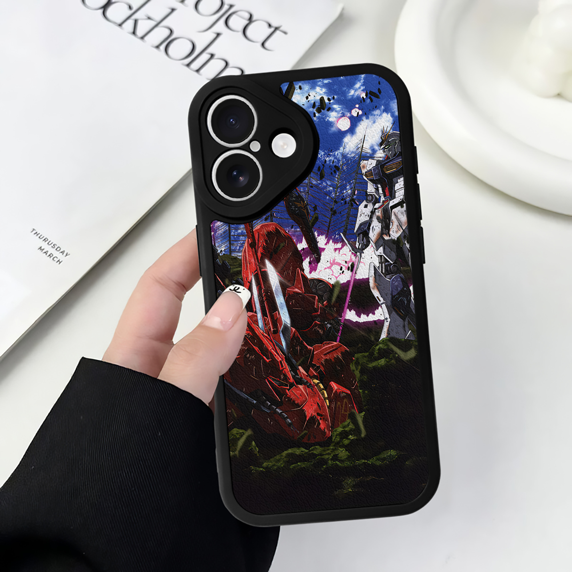 （画像用） 機動戦士ガンダム Mobile Suit Gundam 【iPhone 16シリーズ対応】シリコンスマホケース（レザー調） 材質：シリコン